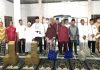 Abdul Haris Serahkan Bantuan Mobil Jenazah, Sembako dan Bibit Tanaman di Kampung Pasiran Jemaja Timur Abdul Haris dan Bagi Mobil Jenazah