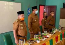 Bupati Anambas Serahkan Kontrak Kerja dan SK Bupati ke PTT dan GTT se Kecamatan Siantan Utara Bupati Kepulauan Anambas menyerahkan dokumen kontrak kerja dan SK Bupati
