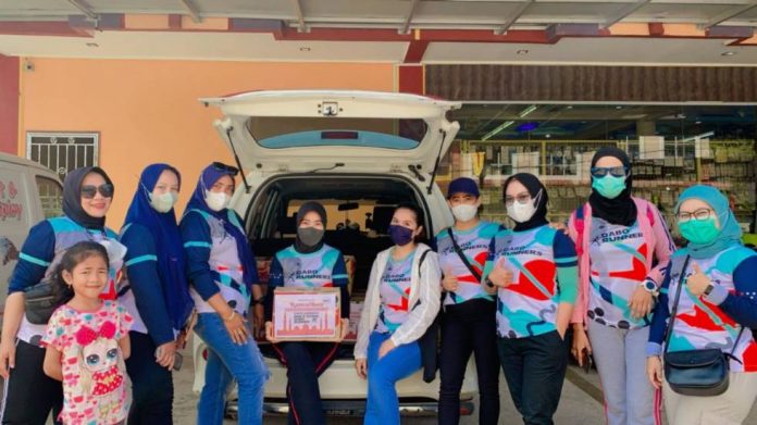 Dabo Runnes Bagi Paket Sembako di 7 Titik Lokasi Dabo Singkep