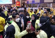 Dialog dengan Mahasiswa UNP, Menko Airlangga: Rendang Makanan Favorit di Kota Padang