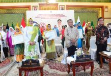 Hari Kartini ke-144, Gubernur Ansar Berikan Penghargaan ke 7 Orang “Kartini” Kepri Hari Kartini ke-144, Gubernur Ansar Berikan Penghargaan ke 7 Orang