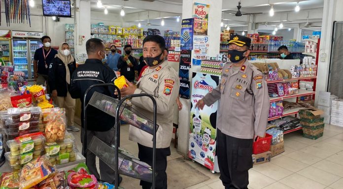 Kompol Muhammad Komarudin pimpin razia gabungan Kompol Muhammad Komarudin pimpin razia gabungan