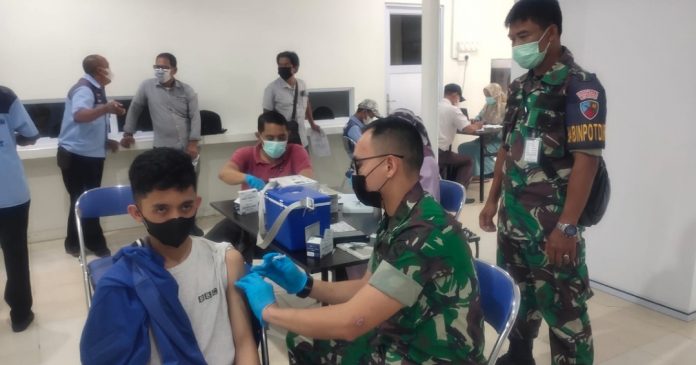 TNI AU Buka Gerai Vaksinasi di Bandara Hang Nadim
