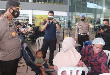 Wakapolda Kepri Hadiri Vaksinasi Massal Serentak di Mall Botania 2 Batam Wakapolda Kepri Hadiri Vaksinasi Massal Serentak