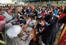 Jelang Mudik Lebaran, Warga Batam Serbu Sentra Vaksin Booster SP Plaza Batuaji