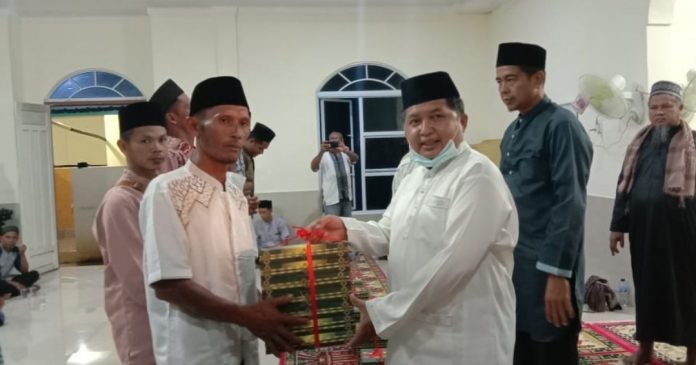 Wabup Anambas Salurkan Bantuan untuk Masjid dan Surau Se-Kecamatan Siantan Timur