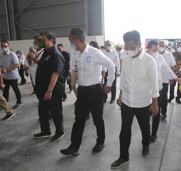 Rudi Sambut Kunjungan Rombongan Menko Airlangga di Bandara Hang Nadim Batam