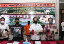 Satreskrim Polresta Barelang Amankan 2 Wanita Muncikari Spesialis Anak ABG Satreskrim Polresta Barelang Amankan 2 Wanita Muncikari Spesialis Anak ABG