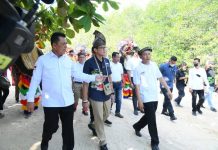 Dampingi Menparekraf di Desa Wisata Bakau Serip Batam, Gubernur Ansar “Curhat” Soal Singapura Dampingi Menparekraf di Desa Wisata Bakau Serip Batam 2