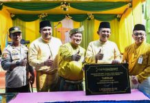 Gubernur Ansar Resmikan Kantor Kas Bank Riau Kepri di Tambelan dan Program Modal 20 Juta Gubernur Ansar Resmikan Kantor Kas Bank Riau Kepri di Tambelan dan Program Modal 20 Juta