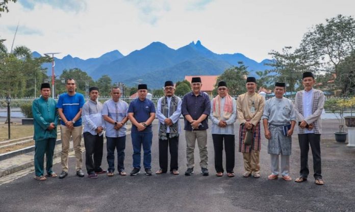 Kunjung Staff Ahli Kementerian PPN dan Lihat Peluang Pariwisata Lingga