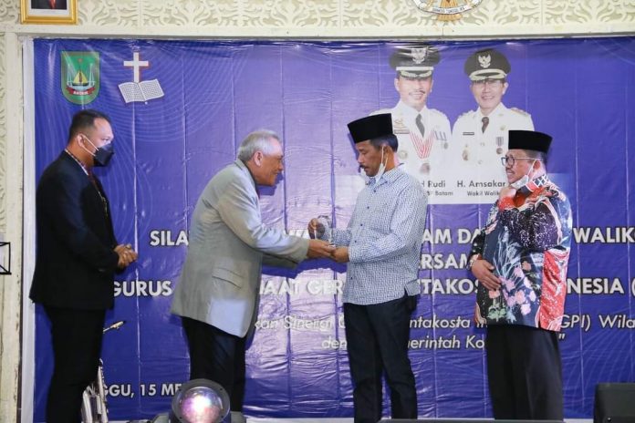 Muhammad Rudi Silaturrahmi ke Pengurus Persatuan Gereja Pantekosta Indonesia Kepri