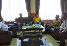 Respon Keluhan Kepala Bandara, Hadi Candra Akan Bawa Anggota DPR RI Cen Sui Lan Ke Letung Hadi Candra Anggota DPRD Kepri saat berkunjung ke Bandara Letung