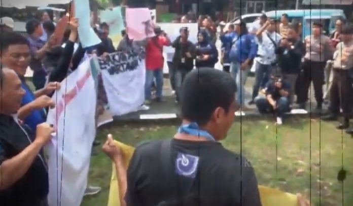 AJI Desak DPR dan Pemerintah Hapus 14 Pasal Bermasalah di RUU KUHP AJI Desak DPR dan Pemerintah Hapus 14 Pasal Bermasalah di RUU KUHP