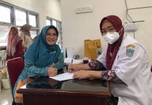 Animo Masyarakat Buat Paspor Tinggi, Ketua TP PKK Pasbar Sambangi Kantor Kesbangpol Animo Masyarakat Buat Paspor Tinggi, Ketua TP PKK Pasbar Sambangi