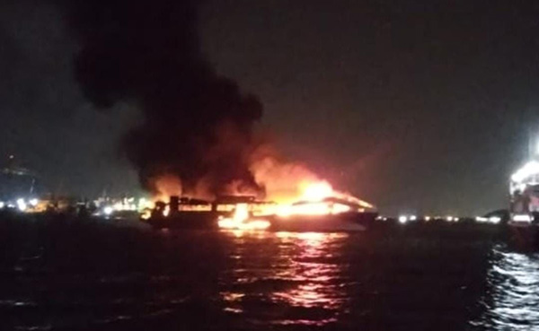 Kapal Dumai Line 5 Terbakar di Perairan Sekupang, 1 Orang ABK Meninggal