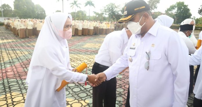 Bupati Karimun Aunur Rafiq