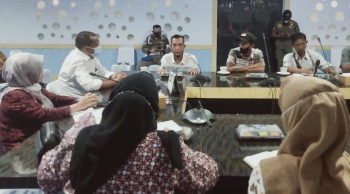 Sekda Bintan Terima Aspirasi Rombongan Hiwada Kepri Rencana Demo Gagal Setelah Sekda Bintan Terima Aspirasi Rombongan Hiwada Kepri