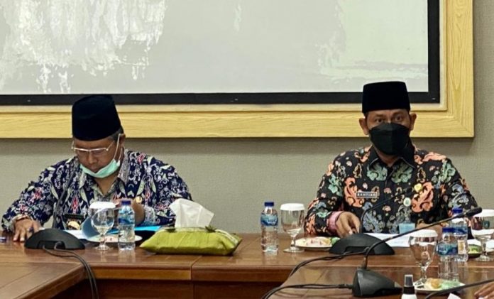 Bupati Abdul Haris Pimpin Rapat Evaluasi MCP 2022