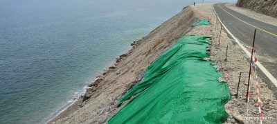 Jalan lingkar itu dibangun dengan menggunakan Anggaran Pendapatan Belanja Negara (APBN) menuju pelabuhan Sentra kelautan Perikanan Terpadu 