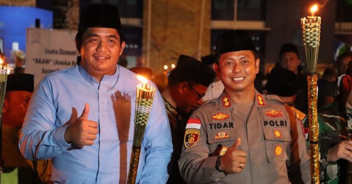 Kapolres Bintan bersama Bupati Lepas Pawai Obor Sambut