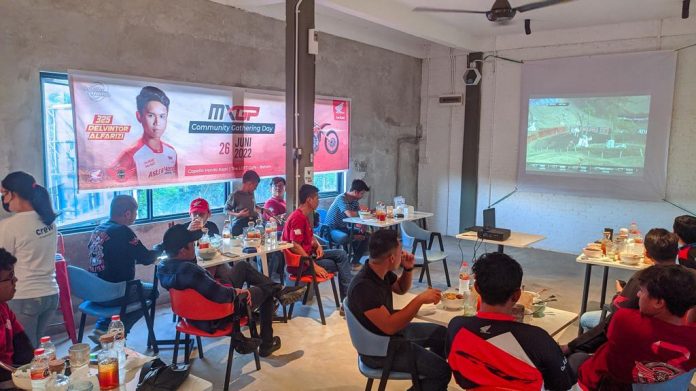 Keseruan Honda Kepri Nobar Aksi Crosser MXGP dan Berbagi Kebahagian