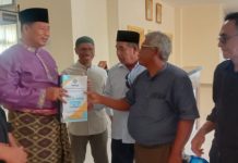 Ketua Harian Pemekaran Kabupaten Anambas Utara serahkan Proposal Pada Bupati Anambas Ketua Harian Pemekaran Kabupaten Anambas Utara