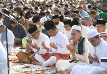 Muhammad Rudi dan Keluarga Salat Idul Adha 1443 H di Dataran Engku Putri Batam Wali Kota Batam, Muhammad Rudi melaksanakan salat Idul adha 1443 H di Dataran Engku Putri. Rudi hadir bersama Ketua TP-PKK Kota Batam, Marlin Agustina Rudi yang