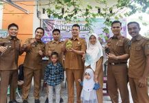 Manfaatkan Pekarangan Rumah, Sekda Pasbar Ajak Masyarakat Membudidayakan Anggur Sekda Pasbar