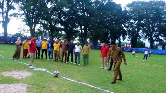 Wabup Pasbar Risnawanto Dukung Pelaksanaan Turnamen Sepak Bola Padang Tujuh
