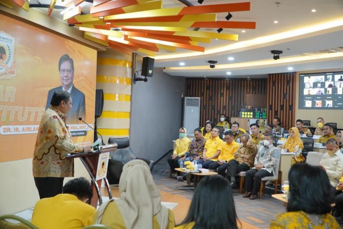 Airlangga Hartarto dan Kader Muda Golkar Airlangga Hartarto