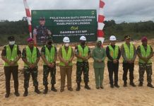 Didampingi Bupati, Danrem 033 WP Resmi Letakkan Batu Pertama Kodim Lingga Danrem 033 WP Resmi Letakkan Batu Pertama Kodim Lingga