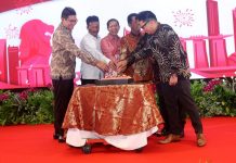 Foto Rudi dan Ansar Satu Panggung Pada Momen Happy Birthday Singapore di Batam Foto Rudi dan Ansar Satu Panggung Pada Momen Happy Birthday Singapore di Batam