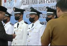 Ketua BAT Dilantik Menjadi Kades, Rusli: Siap Mengemban Amanah Menuju Selat Mendaun MAJU Bupati Karimun Aunur Rafiq melantik lima Kepala Desa