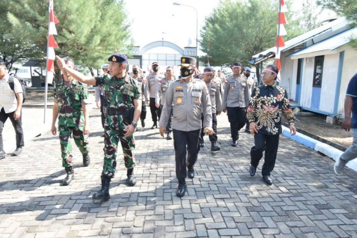 Kapolda Bersama Ketua DPRD Kepri Baksos di 6 Pulau Terluar