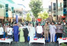 Rudi dan Marlin Bagikan Sembako ke Lansia, Bentuk Perhatian ke Orangtua Lansia GOW Batam