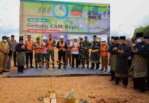 Pembangunan Gedung LAM Kepri Dimulai, Gubernur Ansar Inginkan Kemajuan Adat dan Budaya Melayu Peletakan Batu gedung LAM Kepri