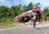 Sebuah Truk CPO Alami Kecelakaan di Jembatan Air Rau Pasaman Barat Sebuah Truk CPO Alami Kecelakaan di Jembatan Air Rau Pasaman Barat