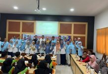 SMKN 3 Batam Launching Buku “Petuah Bertabur di Bandar Madani” Karya Bersama 27 Guru Tim Literasi SMKN 3 Batam menerbitkan buku puisi dan pantun hasil karya gabungan 27 guru