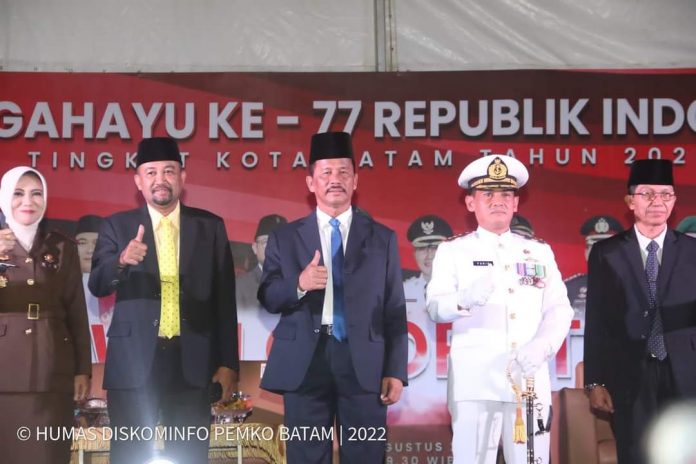 Upacara dan Pawai Obor Sambut HUT RI ke-77 di Batam Berlangsung Khidmat dan Meriah