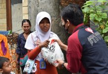 Artha Graha Peduli Salurkan 30 Paket BLT dan Sembako ke Masyarakat Kurang Mampu Artha Graha Peduli 2022