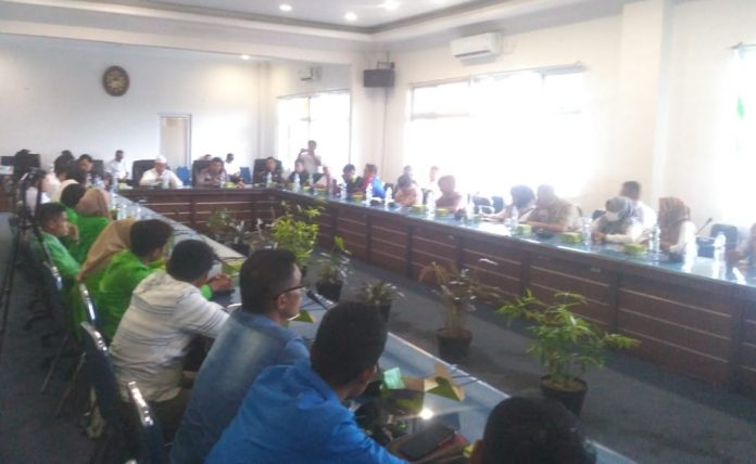 Bupati Pasbar Kumpulkan Ormas, Mahasiswa LSM Bahas Inflasi