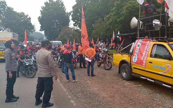 Kapolsek Sei Beduk Pimpin pengamanan Unjuk rasa Serikat Buruh