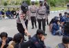 Polisi Kawal Unjuk Rasa Mahasiswa di Bintan Dengan Humanis