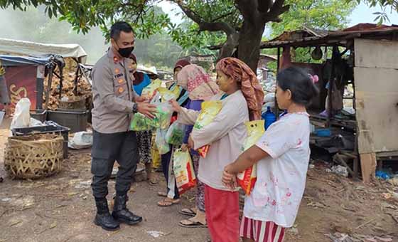 Polsek Sekupang Salurkan bansos dampak kenaikan BBM