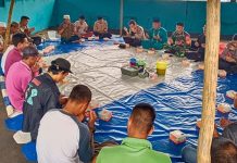 Tragedi Sepak Bola Kanjuruhan, Kapolsek Palmatak dan Masyarakat Gelar Doa Bersama Doa Bersama Polsek Palmatak