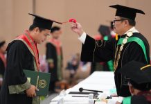 Puluhan Narapidana Wisuda Di UNIS, 3 Orang IPK Cumlaude, Thurman: Privilege Dari Negara