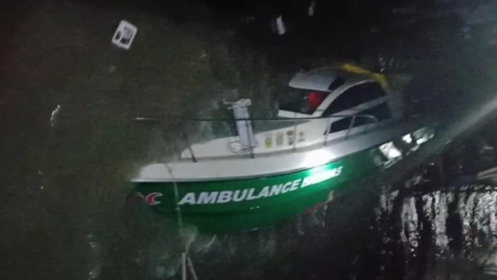 Kapal ambulan milik Badan Amil Zakat Nasional (BAZNAS)