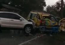 Diduga Cuaca Buruk, Honda CR-V Hantam Angkot Di Karimun