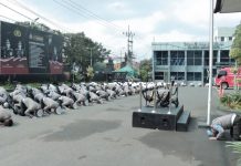 Kapolres Malang dan Jajaran Sujud Massal Minta Maaf atas Tregedi Kanjuruhan Kapolres Malang dan Jajaran Sujud Massal Minta Maaf atas Tregedi Kanjuruhan